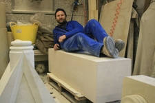 Matt Barton_Salisbury_Cathedral_stonemason_with_the_block_of_stone_to_be_carved_1mb