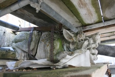 The gargoyle_to_be_replace_on_the_Chapter_House_Salisbury_Cathedral_1mb
